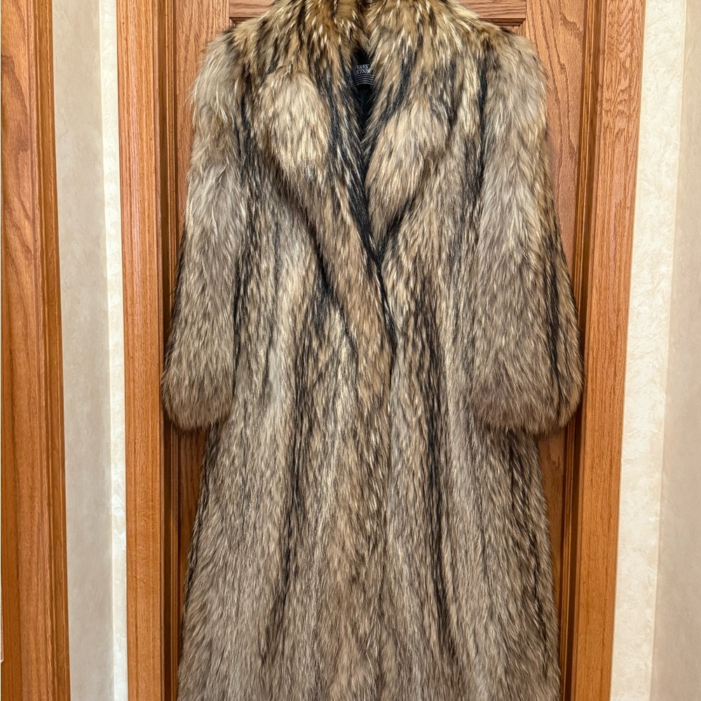 Luxurious Finnish Raccoon Fur Long Coat - Picture 2 of 8
